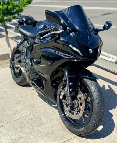 Yamaha YZF-R7