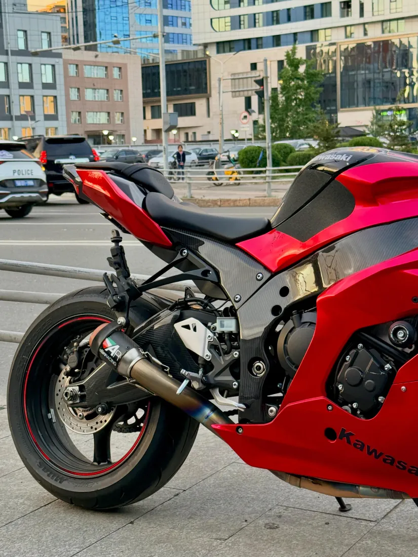 Kawasaki Ninja ZX-10R 4